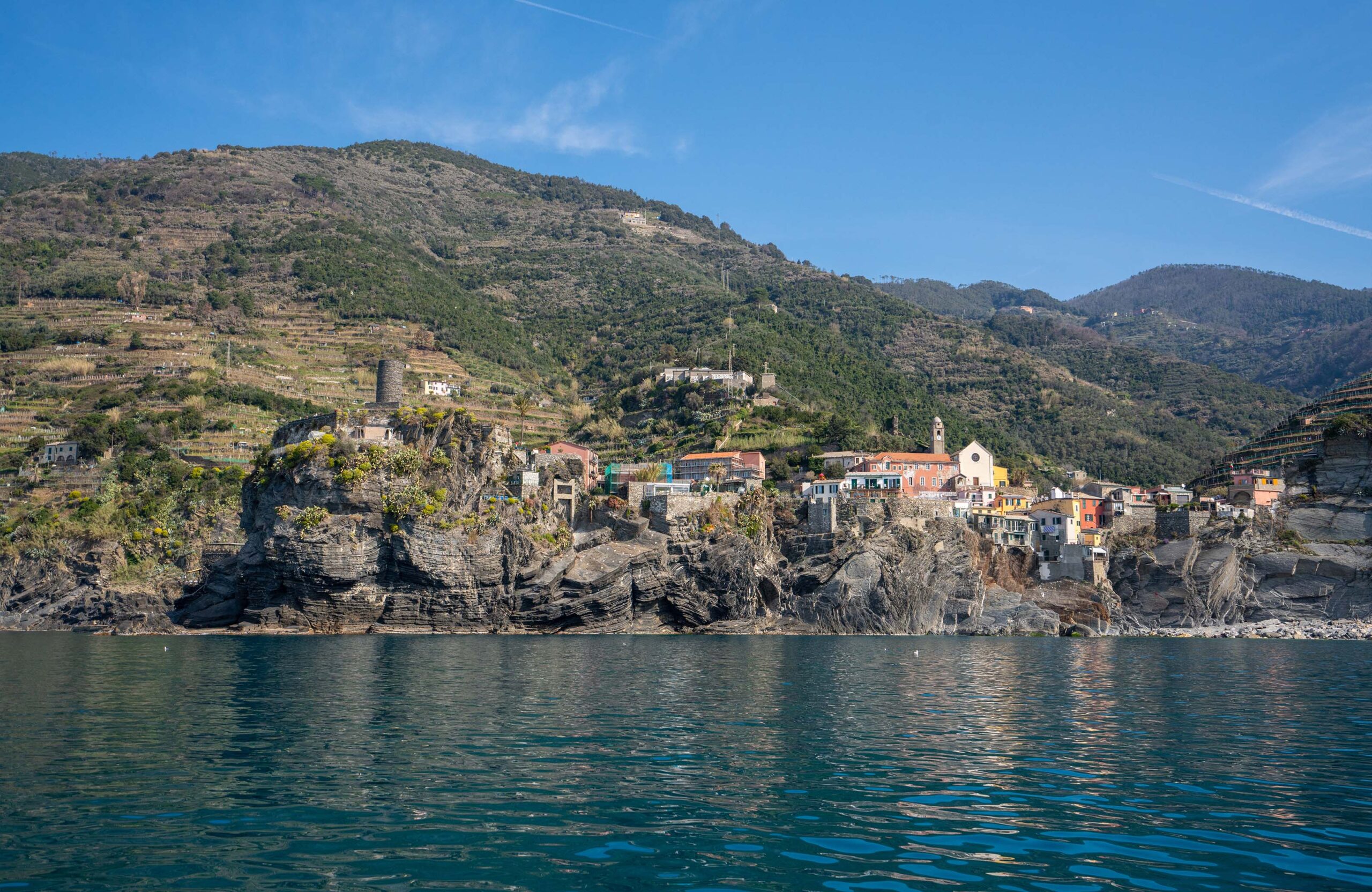 5 Reasons why seeing the Cinque Terre by sea in a boat tour is the way to go